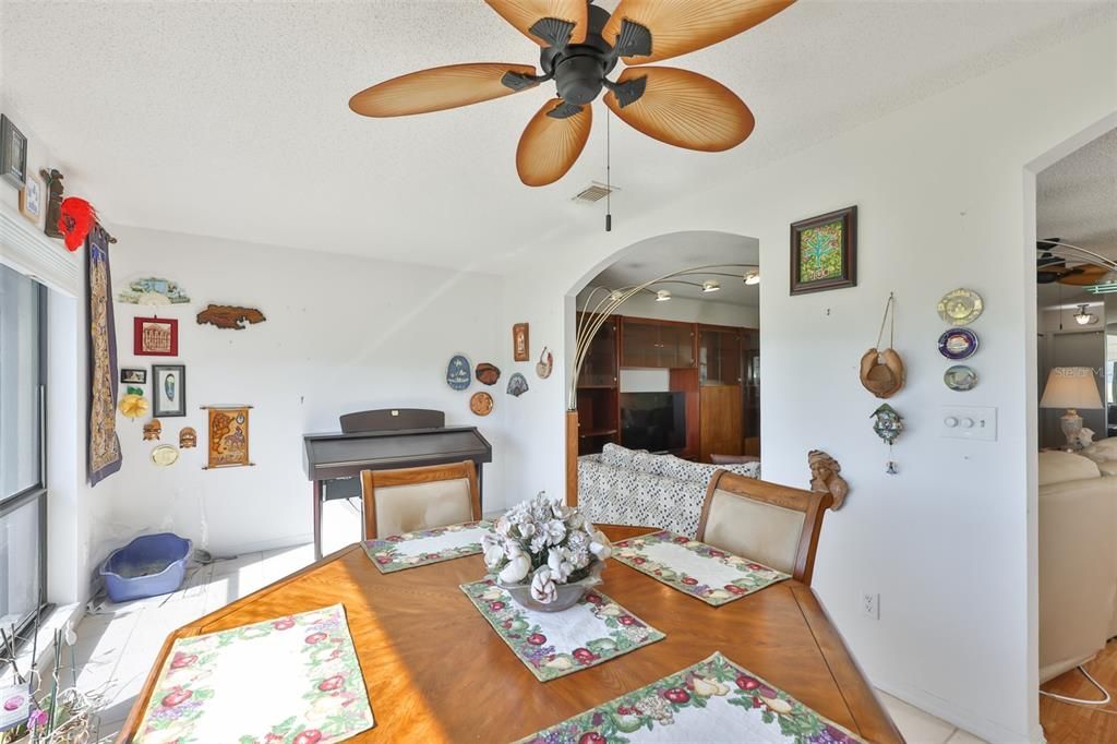For Sale: $199,000 (2 beds, 2 baths, 1579 Square Feet)