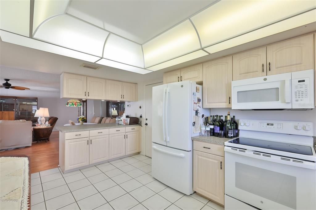 For Sale: $199,000 (2 beds, 2 baths, 1579 Square Feet)