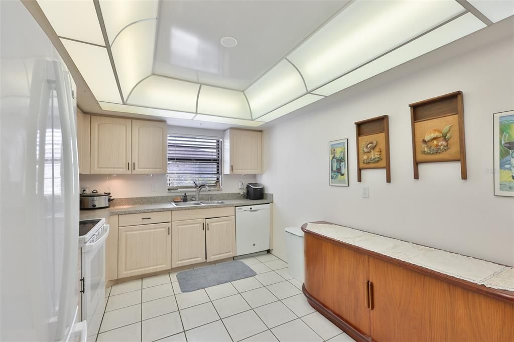 For Sale: $199,000 (2 beds, 2 baths, 1579 Square Feet)