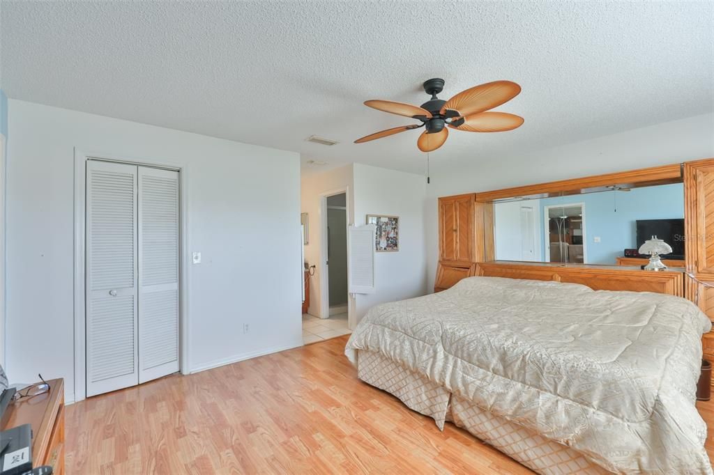 For Sale: $199,000 (2 beds, 2 baths, 1579 Square Feet)