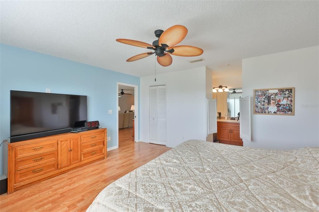 For Sale: $199,000 (2 beds, 2 baths, 1579 Square Feet)