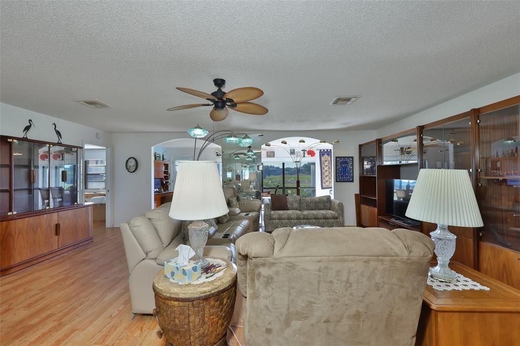 For Sale: $199,000 (2 beds, 2 baths, 1579 Square Feet)