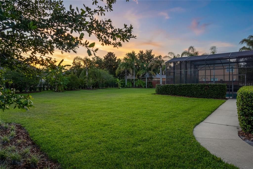 Active With Contract: $1,299,000 (5 beds, 5 baths, 3695 Square Feet)
