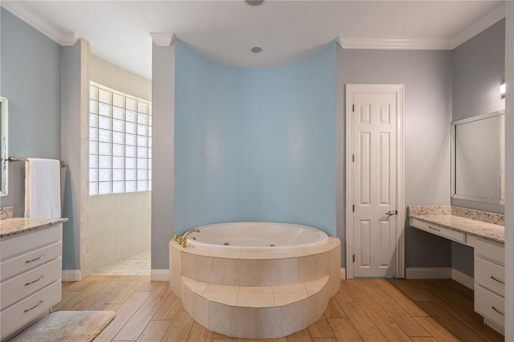 Active With Contract: $1,299,000 (5 beds, 5 baths, 3695 Square Feet)