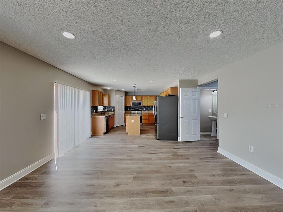 For Rent: $2,219 (4 beds, 2 baths, 2344 Square Feet)