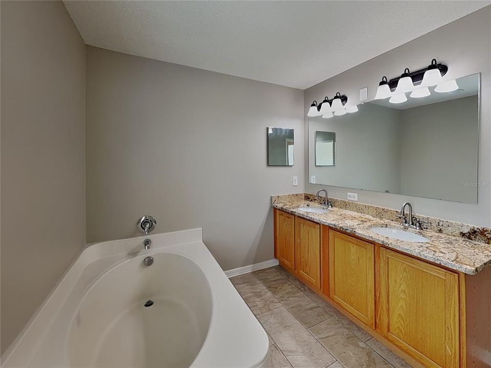 For Rent: $2,219 (4 beds, 2 baths, 2344 Square Feet)