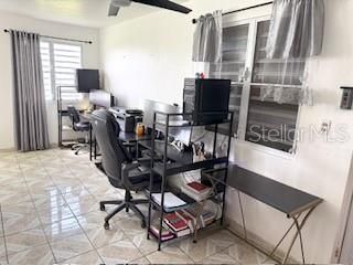 En Venta: $299,000 (4 camas, 2 baños, 3200 Pies cuadrados)