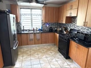 En Venta: $299,000 (4 camas, 2 baños, 3200 Pies cuadrados)
