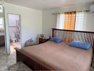 En Venta: $299,000 (4 camas, 2 baños, 3200 Pies cuadrados)