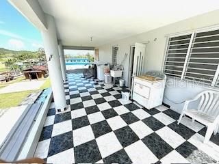 En Venta: $299,000 (4 camas, 2 baños, 3200 Pies cuadrados)