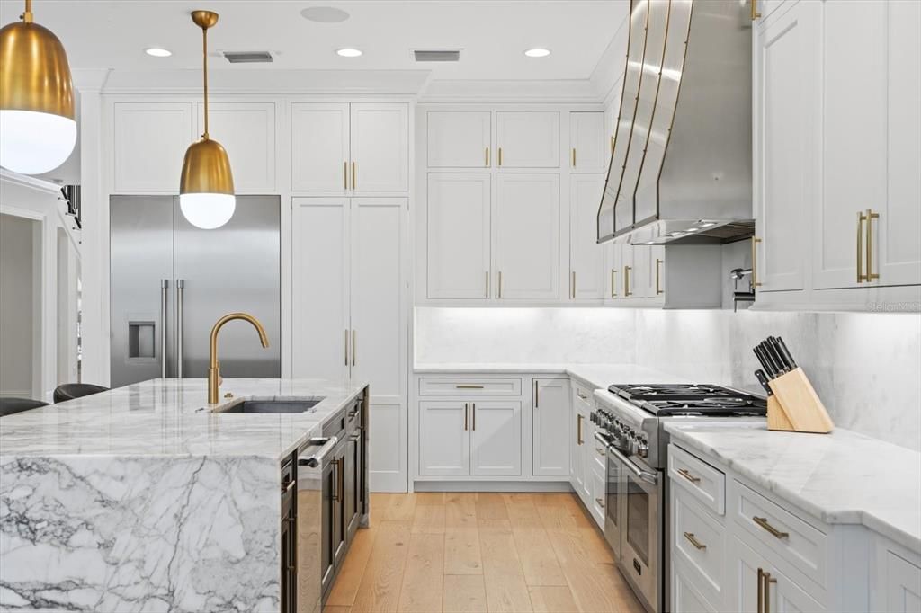 For Sale: $3,150,000 (5 beds, 5 baths, 5127 Square Feet)