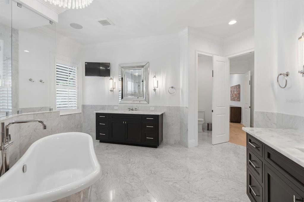 For Sale: $3,150,000 (5 beds, 5 baths, 5127 Square Feet)