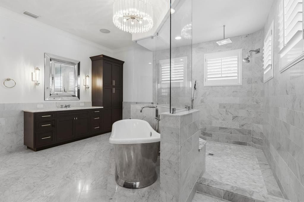 For Sale: $3,150,000 (5 beds, 5 baths, 5127 Square Feet)