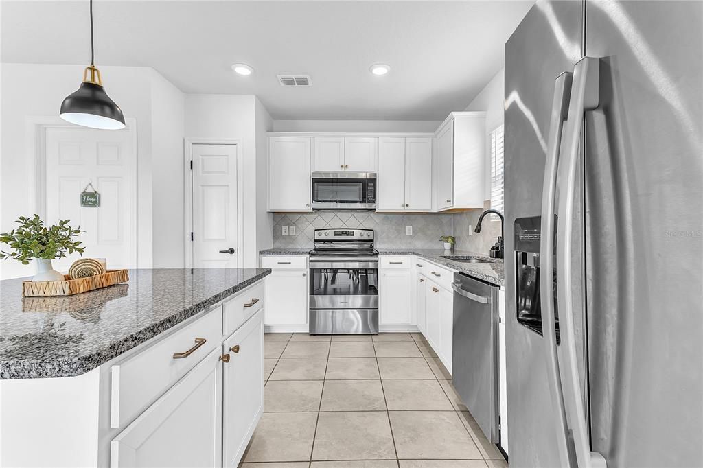 For Rent: $2,350 (3 beds, 2 baths, 1443 Square Feet)