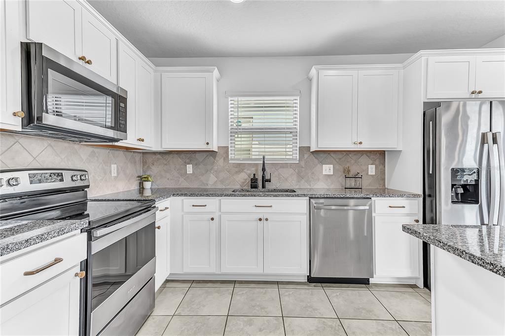 For Rent: $2,350 (3 beds, 2 baths, 1443 Square Feet)