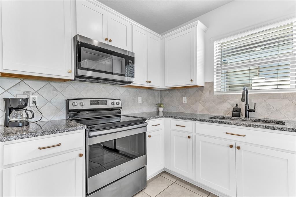 For Rent: $2,350 (3 beds, 2 baths, 1443 Square Feet)