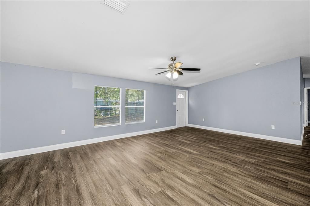 For Sale: $329,000 (4 beds, 2 baths, 1782 Square Feet)