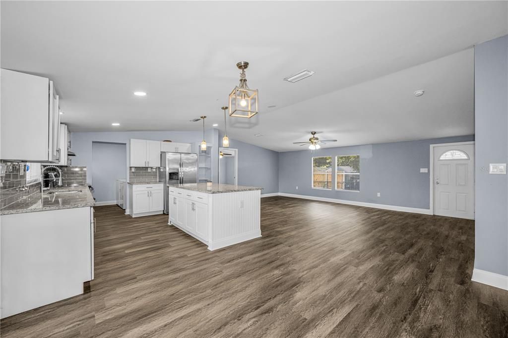 For Sale: $329,000 (4 beds, 2 baths, 1782 Square Feet)