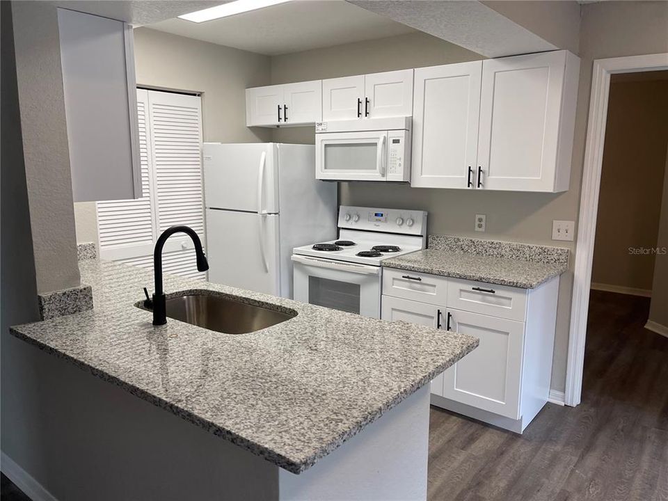 For Sale: $160,000 (2 beds, 2 baths, 829 Square Feet)