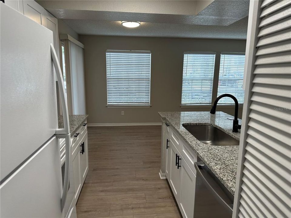 For Sale: $160,000 (2 beds, 2 baths, 829 Square Feet)