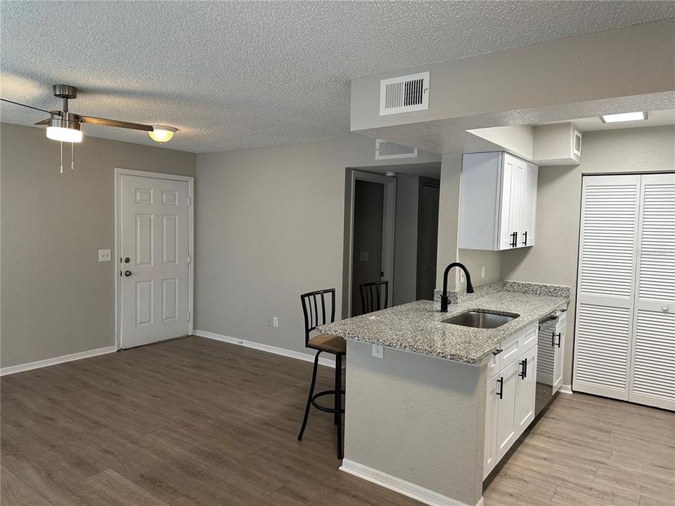 For Sale: $160,000 (2 beds, 2 baths, 829 Square Feet)