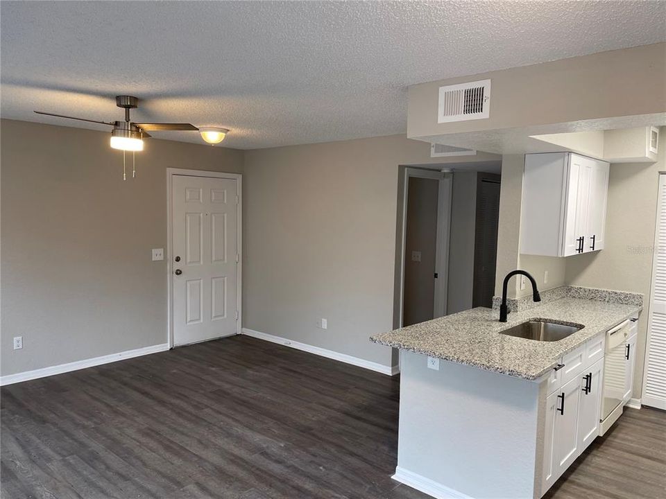 For Sale: $160,000 (2 beds, 2 baths, 829 Square Feet)