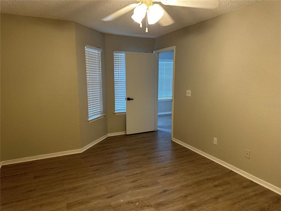 For Sale: $160,000 (2 beds, 2 baths, 829 Square Feet)