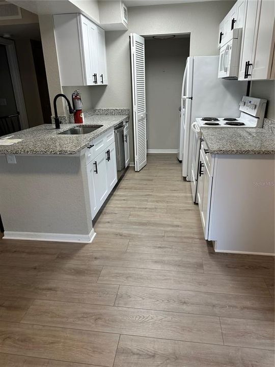 For Sale: $160,000 (2 beds, 2 baths, 829 Square Feet)