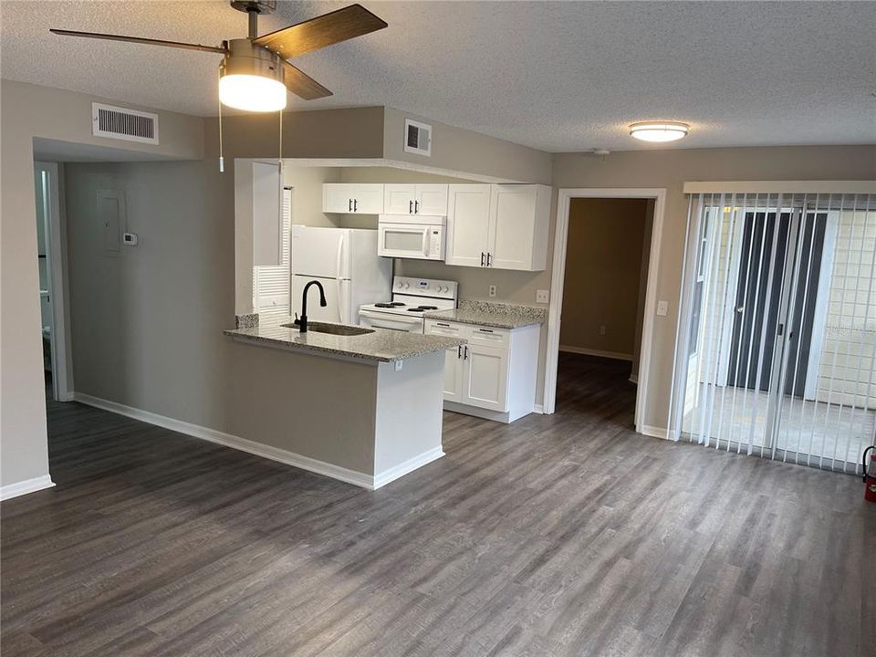 For Sale: $160,000 (2 beds, 2 baths, 829 Square Feet)