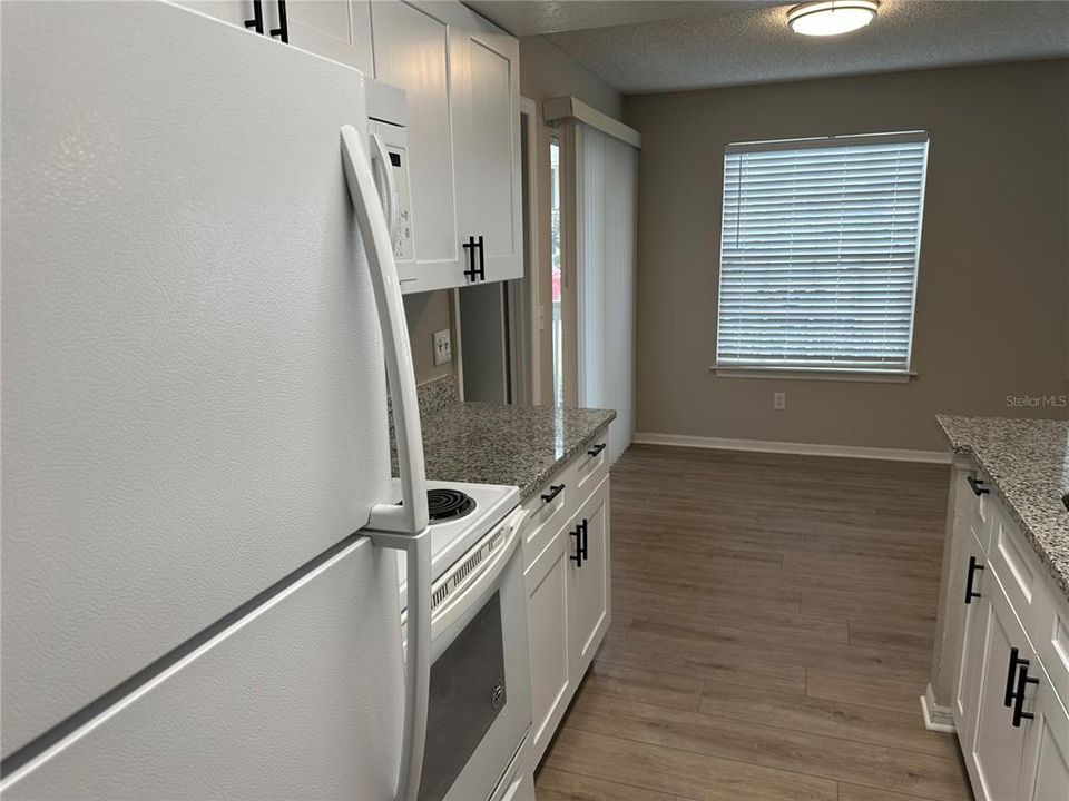For Sale: $160,000 (2 beds, 2 baths, 829 Square Feet)
