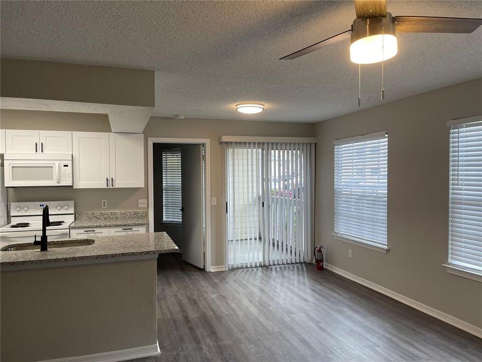 For Sale: $160,000 (2 beds, 2 baths, 829 Square Feet)