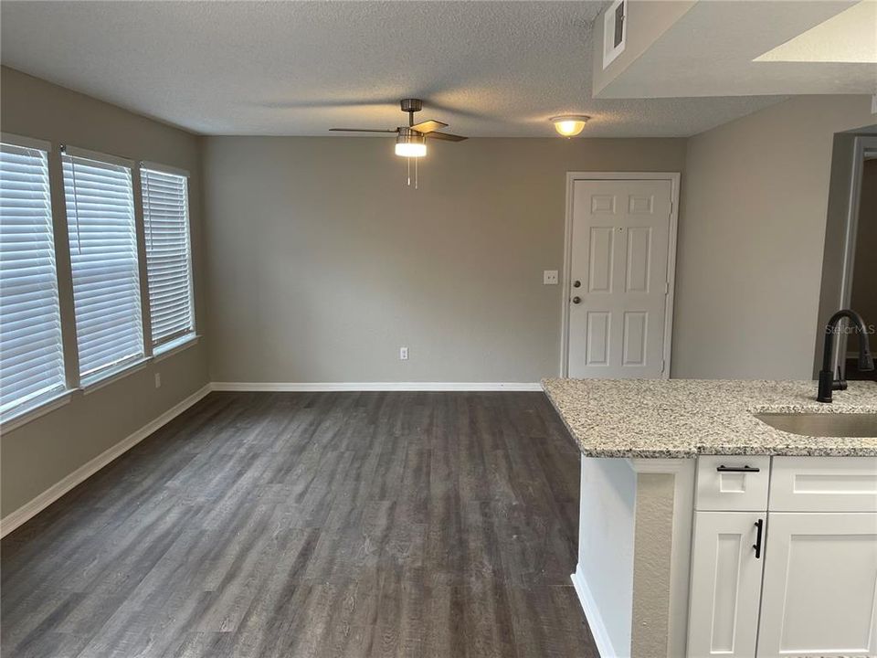 For Sale: $160,000 (2 beds, 2 baths, 829 Square Feet)