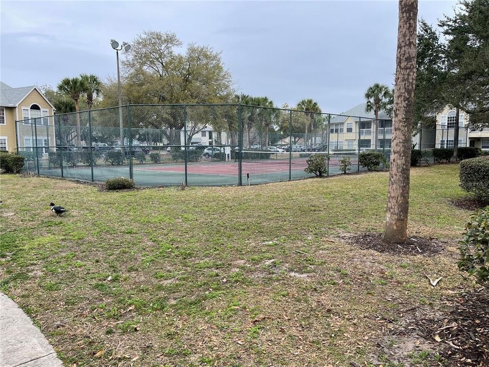 For Sale: $160,000 (2 beds, 2 baths, 829 Square Feet)