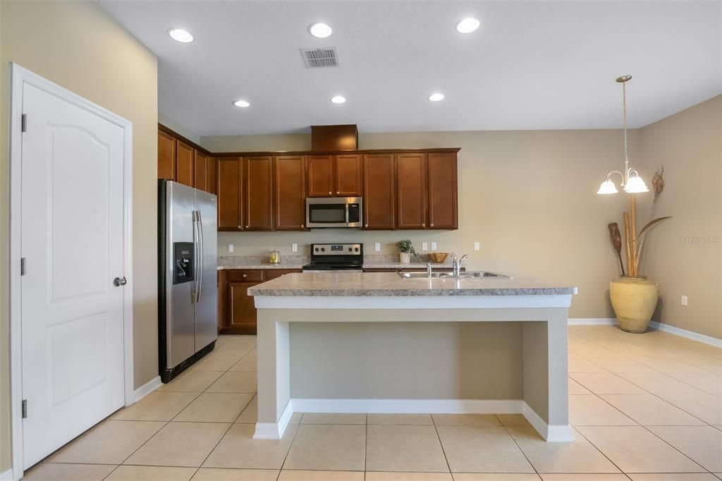 For Rent: $1,990 (2 beds, 2 baths, 1575 Square Feet)