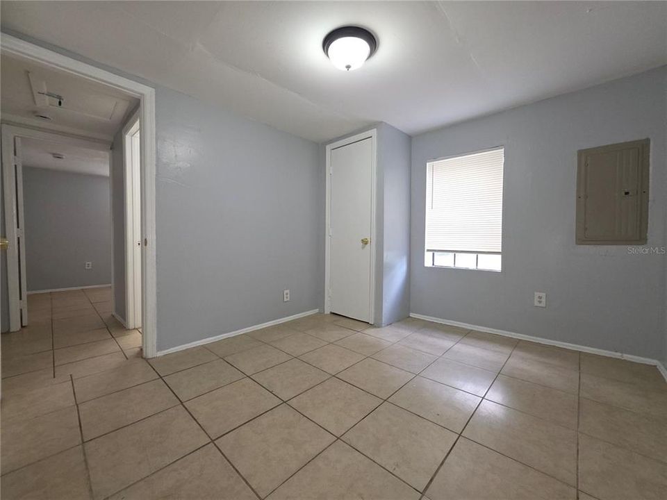 For Rent: $985 (2 beds, 1 baths, 750 Square Feet)