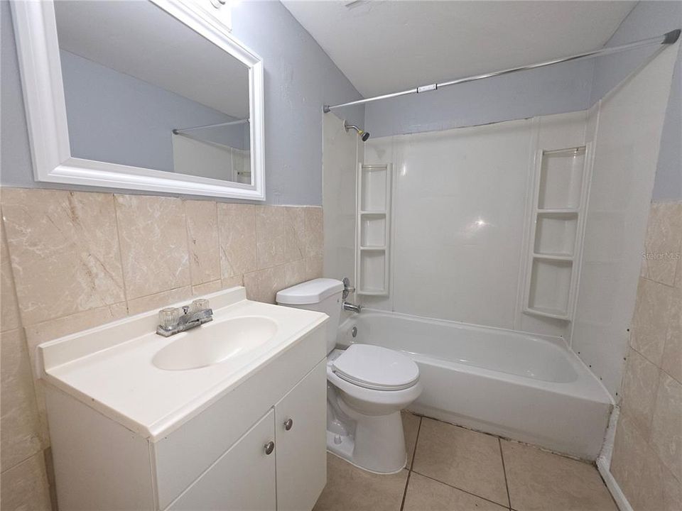 For Rent: $985 (2 beds, 1 baths, 750 Square Feet)