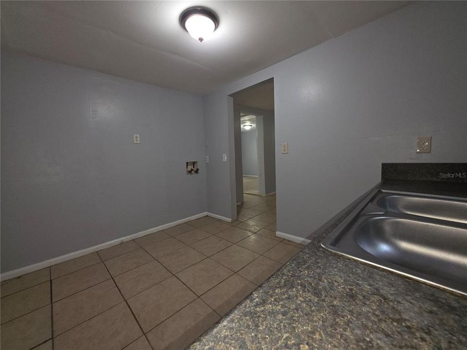 For Rent: $985 (2 beds, 1 baths, 750 Square Feet)
