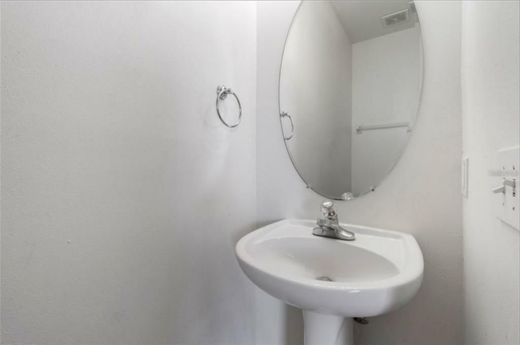 For Rent: $2,000 (2 beds, 2 baths, 1297 Square Feet)