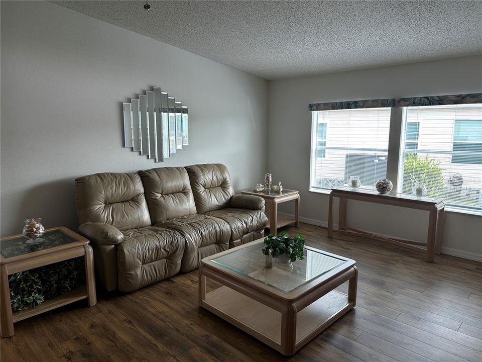 En Venta: $184,900 (2 camas, 2 baños, 1295 Pies cuadrados)