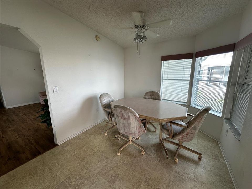 En Venta: $184,900 (2 camas, 2 baños, 1295 Pies cuadrados)