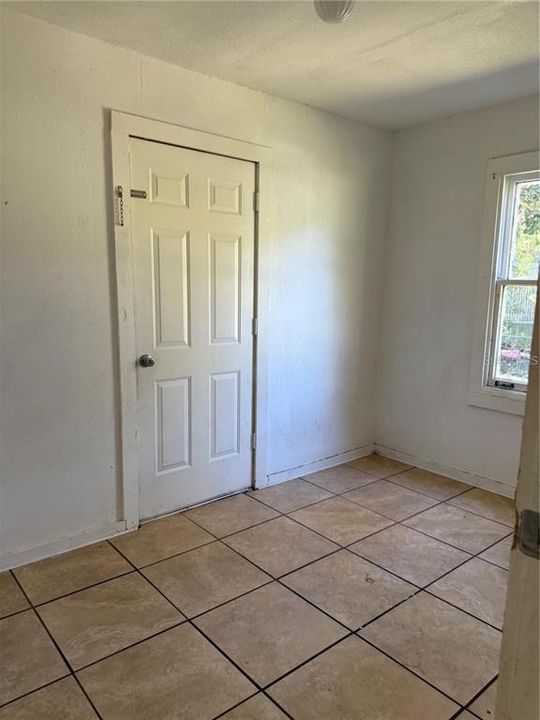 For Sale: $120,000 (1 beds, 1 baths, 520 Square Feet)
