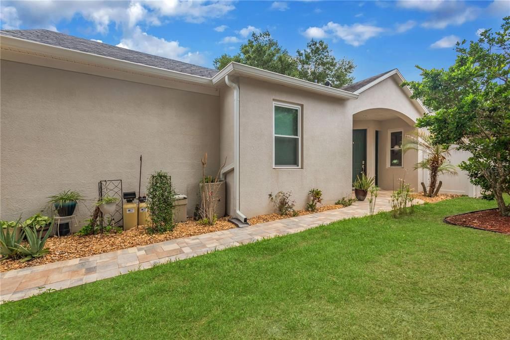 Active With Contract: $349,900 (3 beds, 2 baths, 1574 Square Feet)