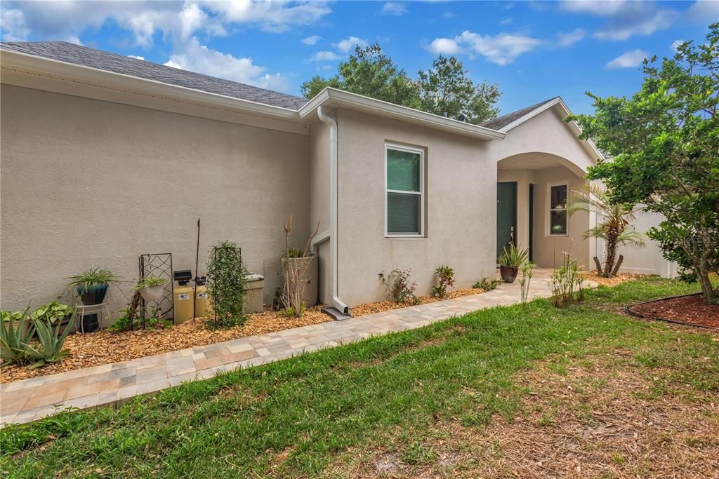 Active With Contract: $349,900 (3 beds, 2 baths, 1574 Square Feet)