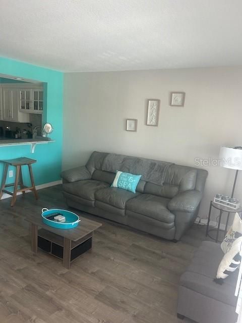 For Sale: $239,000 (1 beds, 1 baths, 617 Square Feet)
