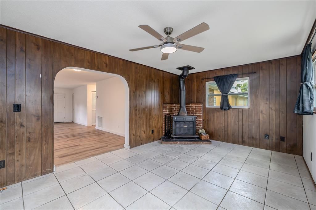 Activo con contrato: $253,000 (2 camas, 1 baños, 1252 Pies cuadrados)