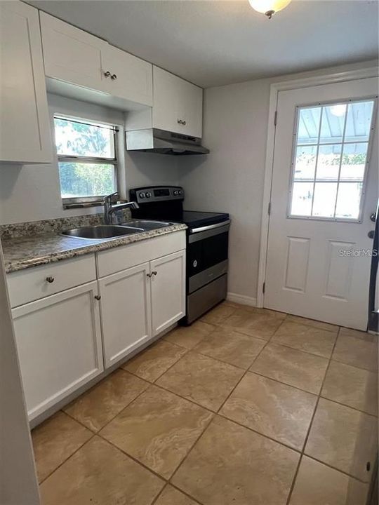 For Rent: $1,200 (2 beds, 1 baths, 846 Square Feet)