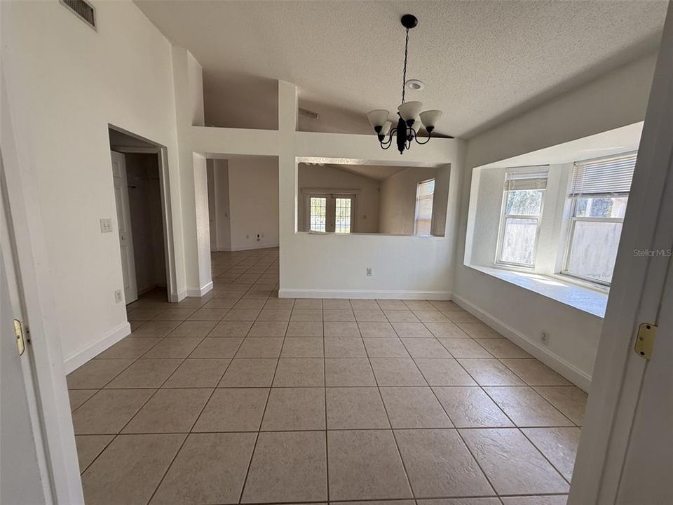 For Rent: $2,000 (3 beds, 2 baths, 1709 Square Feet)