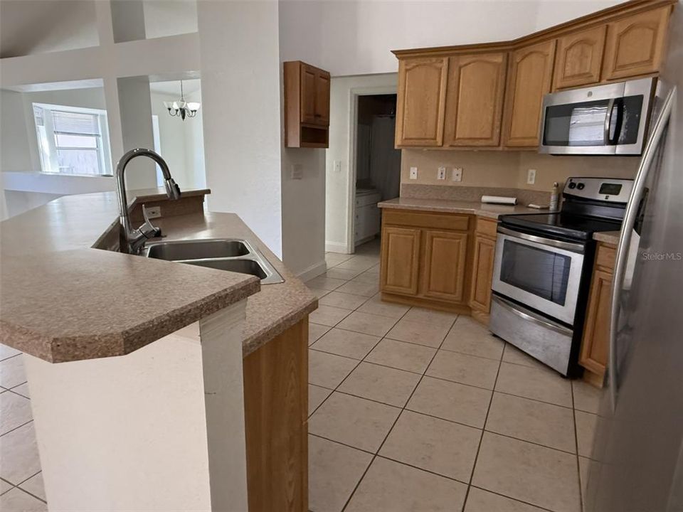 For Rent: $2,000 (3 beds, 2 baths, 1709 Square Feet)