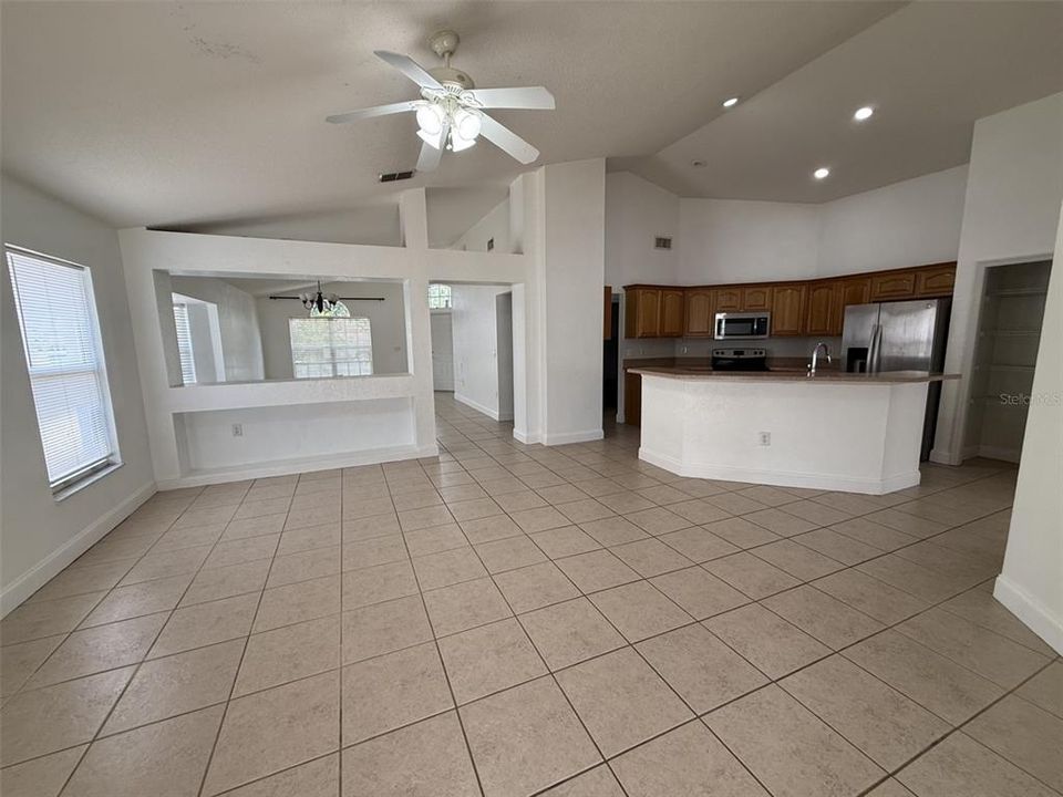 For Rent: $2,000 (3 beds, 2 baths, 1709 Square Feet)