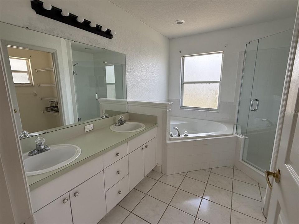 For Rent: $2,000 (3 beds, 2 baths, 1709 Square Feet)